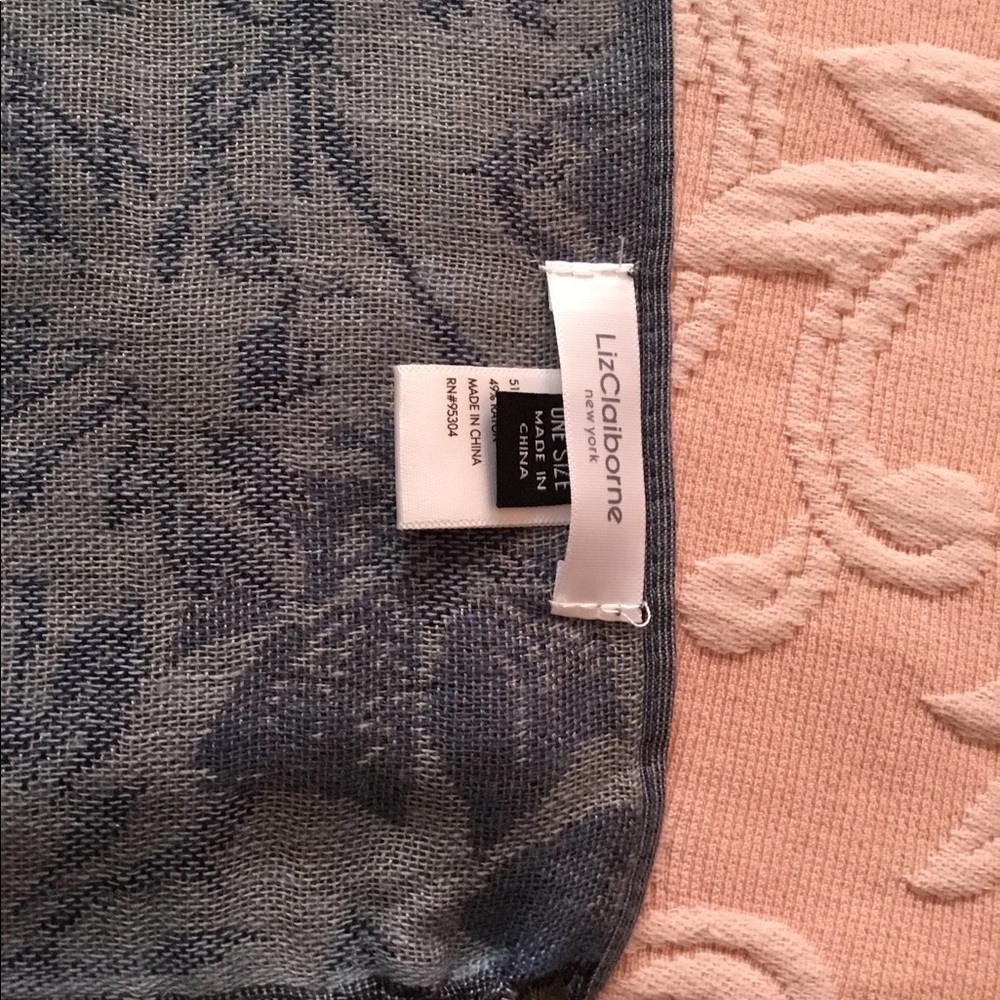 Liz Claiborne scarf/shawl